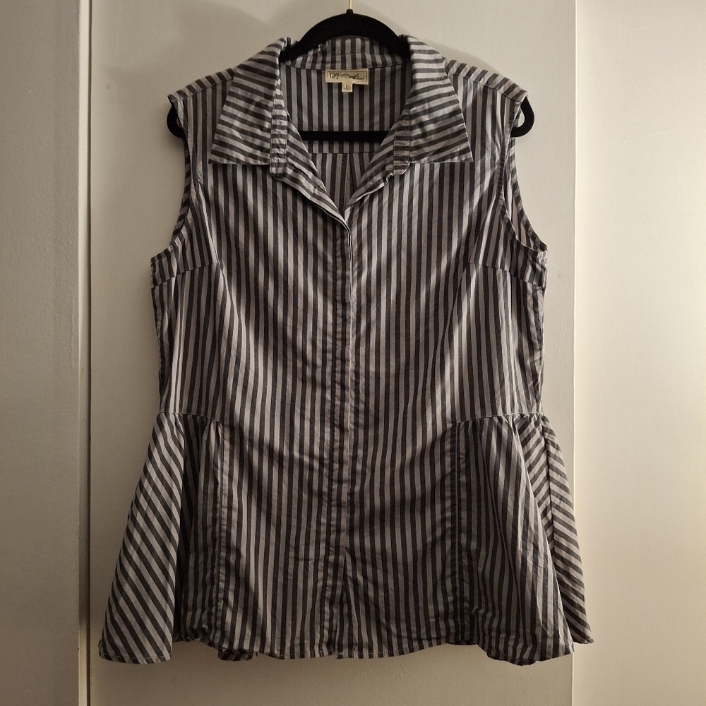 DG2 Diane Gilman Women's Black and Gray Striped Sleeveless Shirt